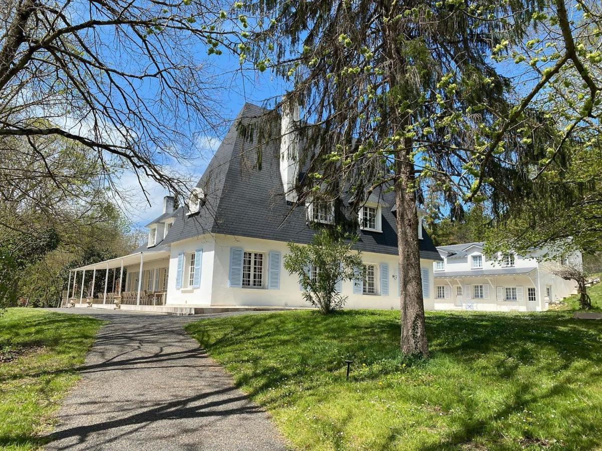 Manoir Et Appartements Avec Piscine Au Domaine De Bize Mirepoix 미르포아 외부 사진